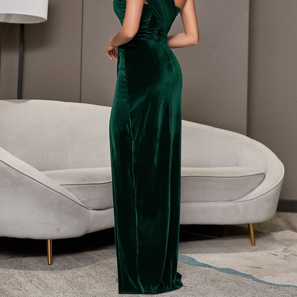Ruched One-Shoulder Velvet Split Dress - Picture 5 of 6